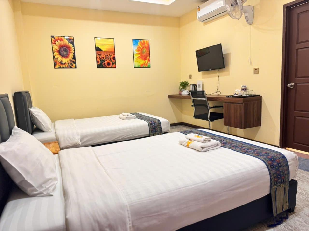 Yula Hotel Thatluang Vientiane Esterno foto
